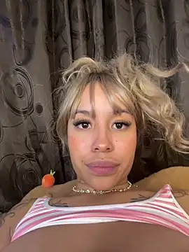 MarieLeon webcam
