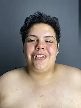 Hailey_Curvy webcam