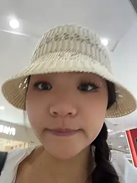xiaoxiaocheng678 (F milf) - 脱掉内衣内裤到下播