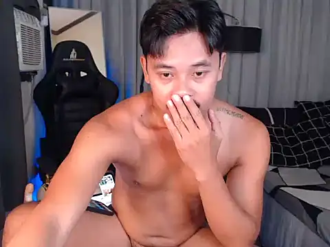 alexsuckable01 (M young) - HEY  DADDY! MAKE ME CUM TODAY!