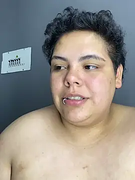 Hailey_Curvy live cam on StripChat