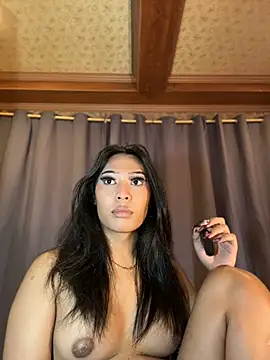 hugecock_tamira webcam