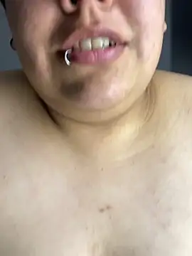 Hailey_Curvy webcam