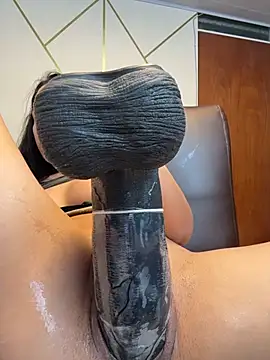 SQUIRTINGQUEEN11 webcam
