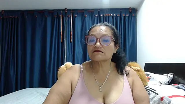_BellaNocturna live cam on StripChat