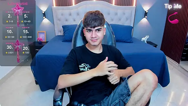 Tommy18__ live cam on StripChat