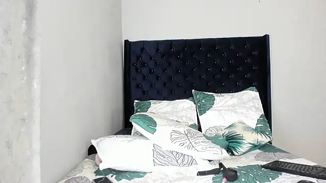 ConnieSmall24 live cam