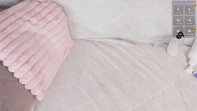 cherlyguss (F teen) - make my pussy pray of mercy with move