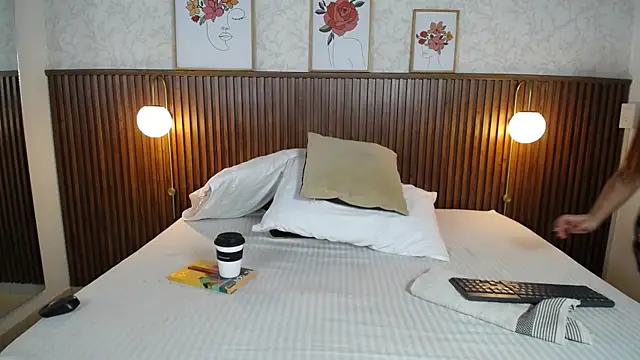 Ariana_Wayne webcam
