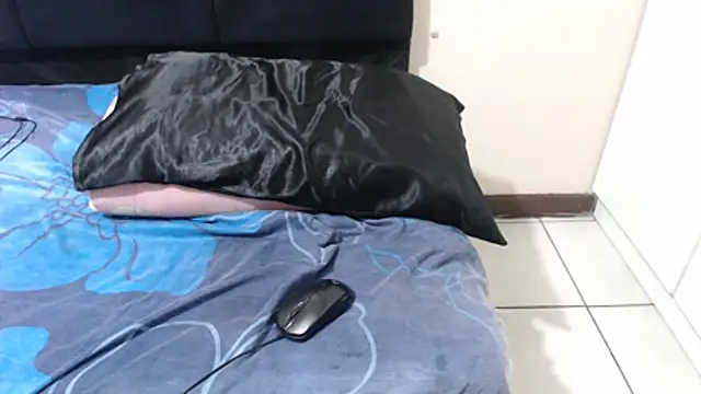 SweetHotBabby18 webcam