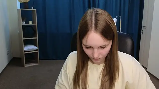 leighstahl (F teen) - I'll show you my heart with my hands