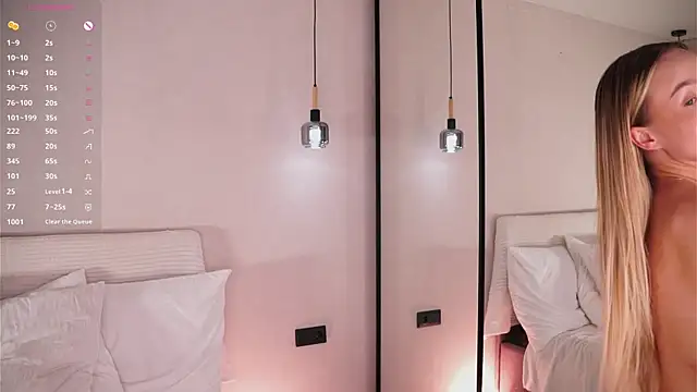 HollisBeckett live cam on StripChat