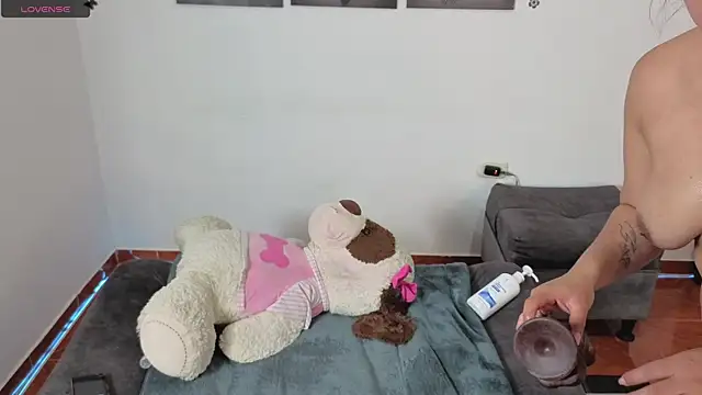 Christine_20 live cam on StripChat