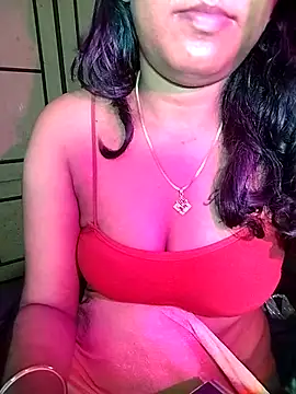 Tamil_Kavitha live cam on StripChat
