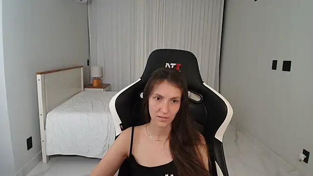 upssnowy (F young) - show boobies 🍒