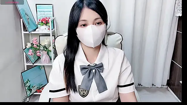 Clover_Nhi live cam on StripChat