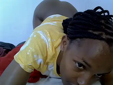 queenila (F young) - finger pussy