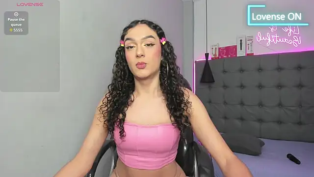 scarletcherry18 live cam