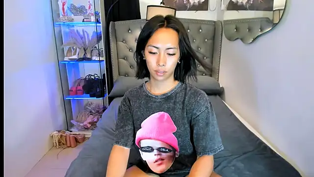 reighnempress live cam