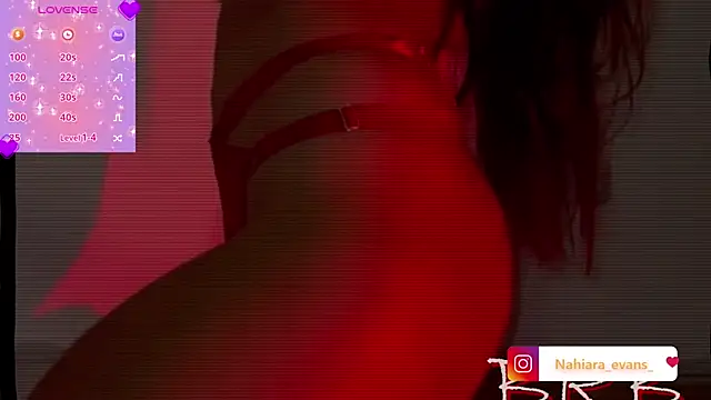 NahiaraEvans_ live cam on StripChat