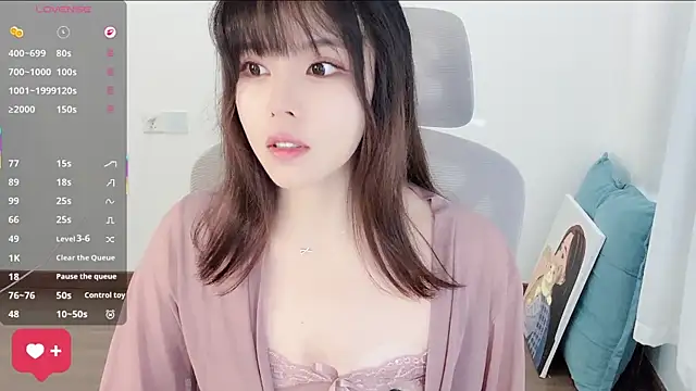 peachy_kiss live cam on StripChat