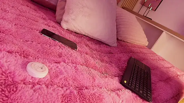 MylaDreams live cam