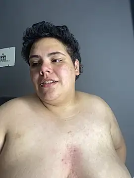 Hailey_Curvy webcam