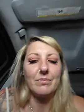 SheIsSomething webcam