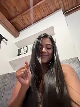 Ariaanaa_grey webcam