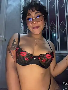 ZahaRoseee webcam