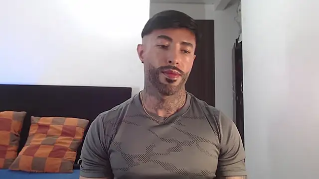 andrea_de_lucaa live cam