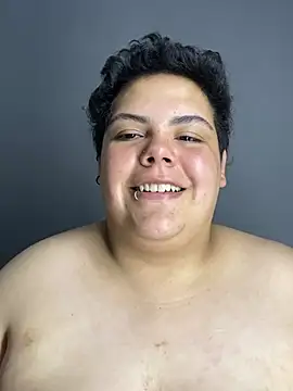 Hailey_Curvy webcam