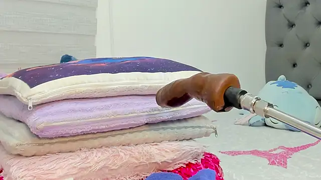 Elizabeth_18_ webcam