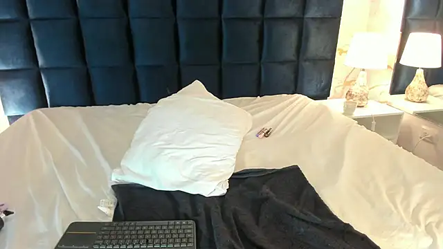 EmmaJhoons live webcam show