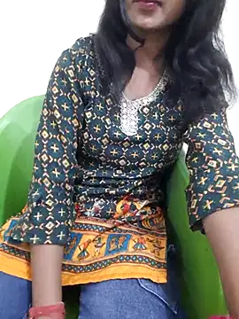 Navya6879 live cam on StripChat