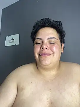 Hailey_Curvy