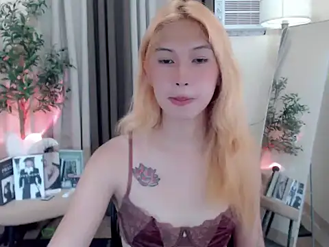 urdreamgirl_mika27 live cam on StripChat