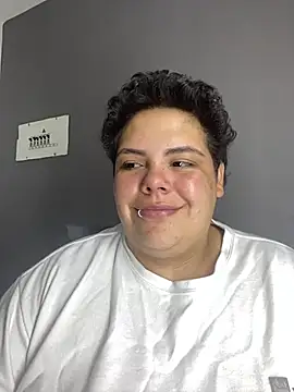 Hailey_Curvy webcam