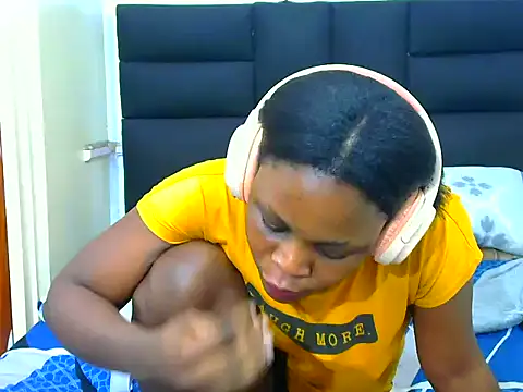 BlondieBitch webcam