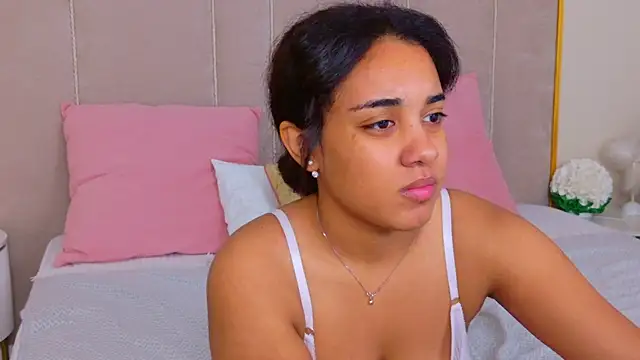 Luna_Cortier webcam