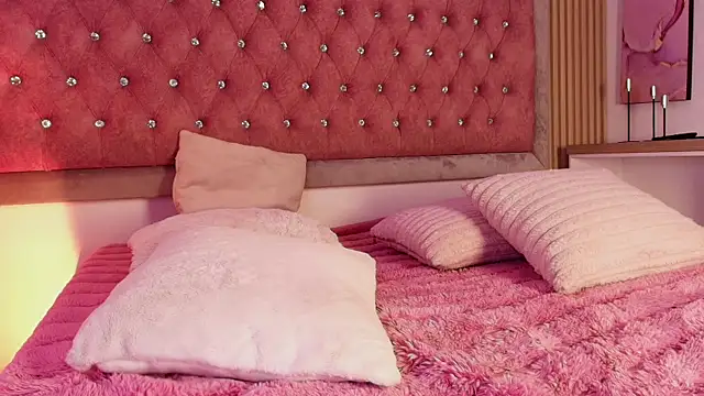 MylaDreams live cam