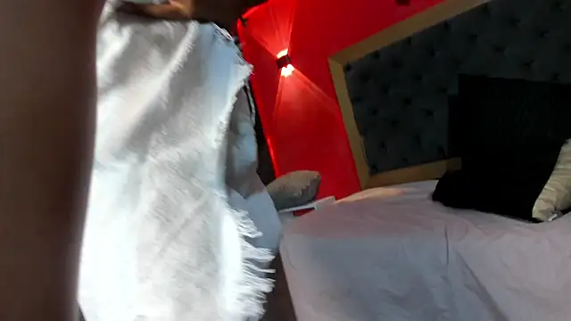 YayaHilton webcam