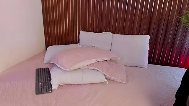 MadisonCollinss_ webcam