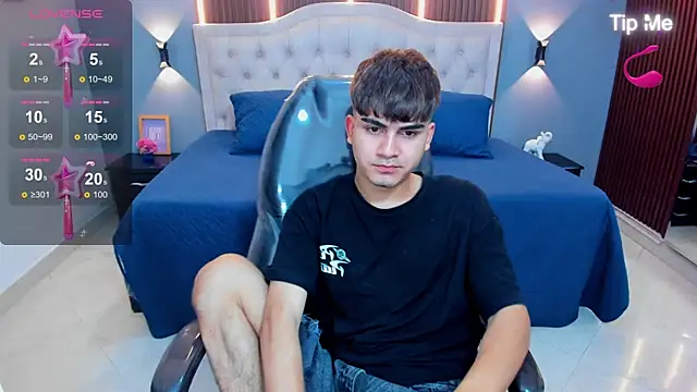 Tommy18__ live cam on StripChat