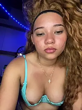 Rico02j live cam on StripChat