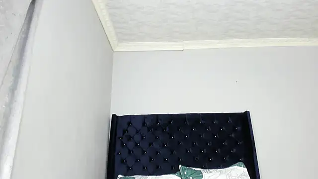 ConnieSmall24 live cam on StripChat