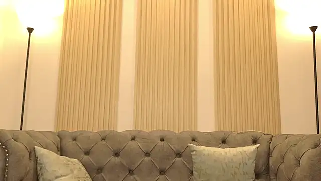 Nanaa_snow live cam on StripChat