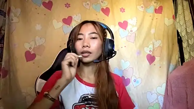 PiaSwida live cam on StripChat