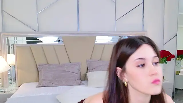 SelenaAlmond webcam