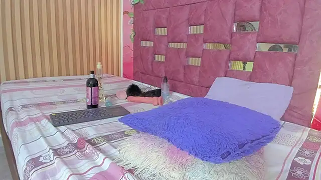 Daisy__rose live cam on StripChat